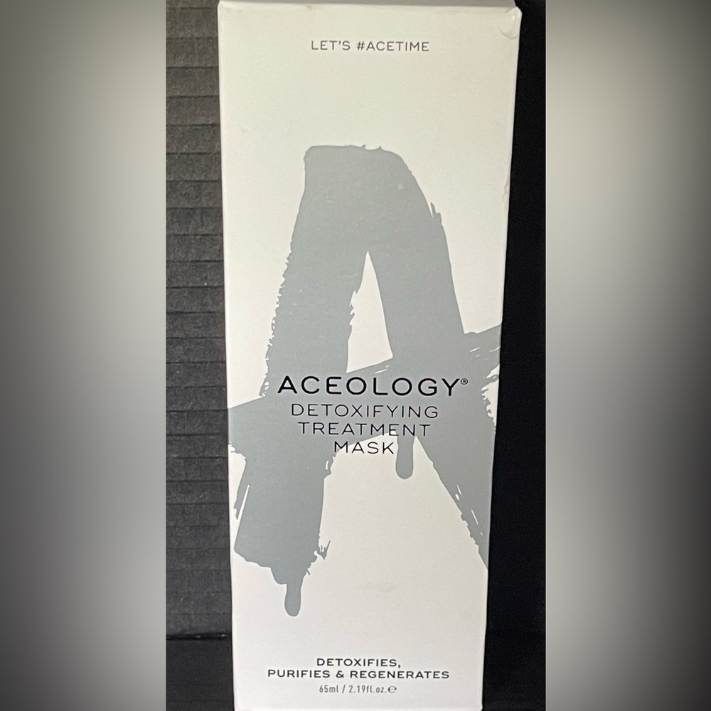 Aceology Detoxifying Treatment Mask Detoxifies, Purifies, and Regenerates